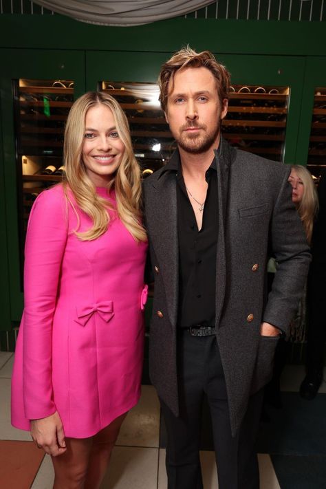 Ryan Gosling And Margot Robbie, Margot Robbie Ryan Gosling, Margot Robbie And Ryan Gosling, Ryan Gosling Style, Margot Robbie Style, Movies Outfit, Book Party, Female Actresses, Ryan Gosling