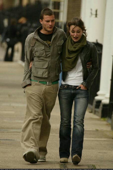 Keira Knightley Style, Kiera Knightly, Cool Girl Outfits, Couple Fits, Me And Bae, Street Fashion Men Streetwear, Rare Pictures, Keira Knightley, Jamie Dornan