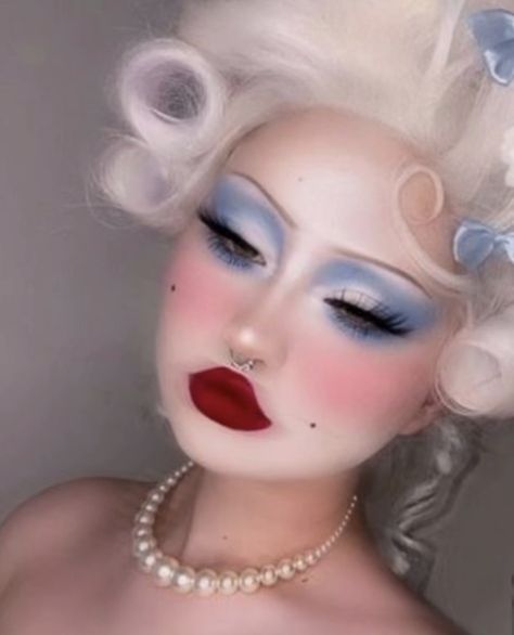 Russian Makeup, Zero Makeup, Alice In Wonderland Makeup, Cute Clown Makeup, Taking Out The Trash, Wonderland Makeup, Cool Makeup, Funky Makeup, Makeup Artist Tips