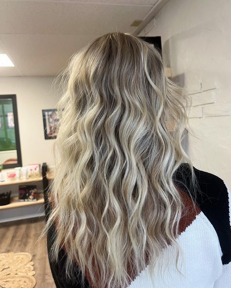 Blonde With A Root Tap, Deep Dimensional Blonde, Demential Blonde Hair, Blonde Highlights With Deminsion, Platinum Dimensional Blonde, Super Dimensional Blonde, Brown Roots With Blonde Highlights, Lived In Dimensional Blonde, Darker Roots Blonde Hair