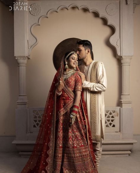 Wedding Picture Poses Indian, Indian Wedding Photo Inspiration, Indian Bride And Groom Pictures, Royal Photoshoot Ideas Indian, Indian Wedding Shoot Poses, Muslim Wedding Couple Poses, Indian Couple Wedding Poses, Royal Wedding Poses, Royal Wedding Photos