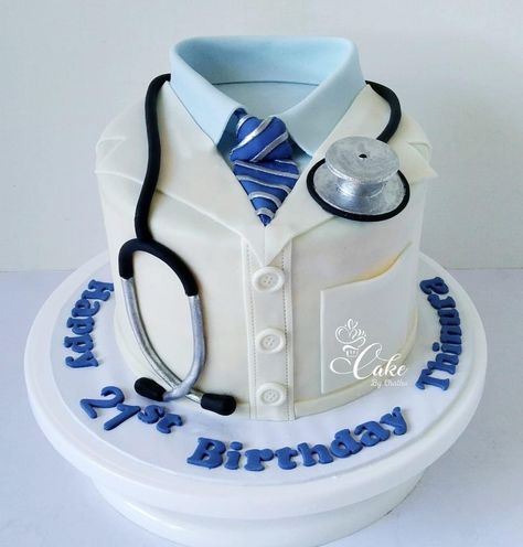 Doctor Cake Design, Doctor Birthday Cake, Doctor Graduation Cake, Graduation Cake Designs, Doctor Party, Doctor Birthday, Doctor Cake, Fruit Cake Christmas, Christmas Table Centerpieces