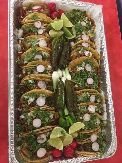 Street Tacos Party Set Up, Taco Tray Parties Food, Taco Stand Party, Heart Tacos Tray, Taquiza Mexicana Ideas, Taco Platter Ideas, Taco Tower, Street Taco Bar, Taco Picnic