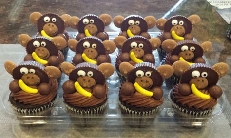 Monkey Cupcakes topped with Reese's Cups and Banana Fruit Runts. Monkey Cupcakes Ideas, Monkey Cupcake Cake, Jungle Cupcakes, Monkey Cupcakes, Sand Cake, Fun Holiday Food, Delicious Cupcakes Recipes, Cake Pop Designs, Curious George Party