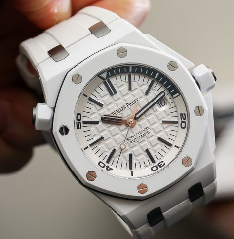 Audemars Piguet Royal Oak Offshore Diver Chic Watches, Audemars Piguet Diver, Audemars Piguet Gold, Audemars Piguet Royal Oak Offshore, Мотоциклы Cafe Racers, Audemars Piguet Watches, Father Time, Diver Watch, Tic Toc