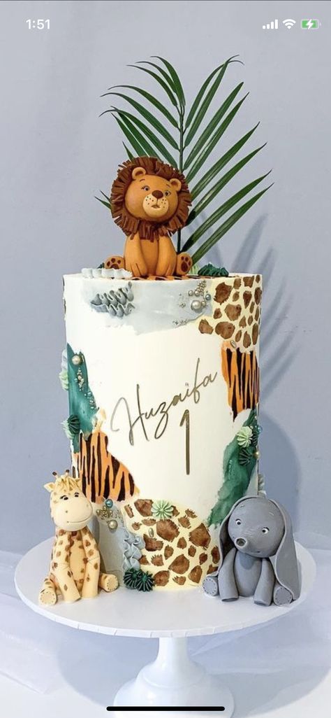 Cupcakes Safari, Jungle Birthday Cakes, Safari Cupcakes, Safari Birthday Party Decorations, Jungle Theme Cakes, Boys 1st Birthday Cake, Giraffe Cakes, Jungle Thema, Animal Birthday Cakes