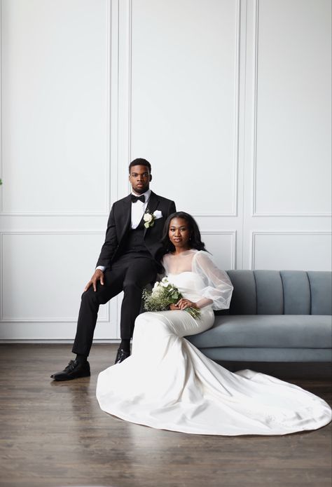 Bride And Groom Studio Photoshoot, Wedding Photos Black Couples, Black Wedding Photoshoot, Bolero Wedding Dress, Wedding White Flowers, Black Wedding Photos, Wedding Dress Bolero, Black And White Wedding Photos, Black Brides