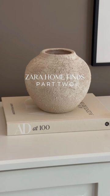 Jinna ~ lifestyle | interior | visual diary on Instagram: "Zara Home finds ~ pt. 2 ⬇️ 🤍 Ceramic Vase, comes in two sizes - reference code 6371/046 🤍 Straight Crystalline Soft Drink Tumbler - reference code 0254/402 💾 Hit “save” so you can come back to this post later & follow for part 3! 💡Did you know you can pause this video? Watch it fullscreen (one tap from feed) & hold your finger down on the screen. Makes it easier for you to take screenshots if needed!  This video is not sponsored #int Zara Vase, Room Interior Aesthetic, Zara Home Living Room, Zara Home Vase, Zara Home Interiors, Organic Living Room, Aesthetic Interior, Hm Home, Drink Tumbler