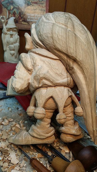 Elf Carving, Wood Carving Art Sculpture, Whittling Projects, Dremel Carving, Santa Carving, Wood Spirit, Carving Wood, Chainsaw Carving, Wood Carving Designs