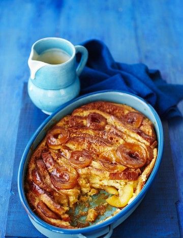 Apple Bread and Butter Pudding Recipe Bread Pudding Brioche, Bread Apple Pie, Brioche Bread And Butter Pudding, Apple Brioche, Apple Pie Easy, Gingerbread Loaf, Bread Pudding With Apples, Fruit Pudding, Pie Easy