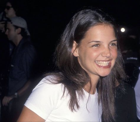 90s Katie Holmes, Katie Holmes 90s, Katie Holmes Makeup, Katie Holmes Dawson Creek, Young Katie Holmes, Katie Holmes Dawsons Creek, Katie Holmes Disturbing Behavior, Katie Holmes Young, Joey Potter