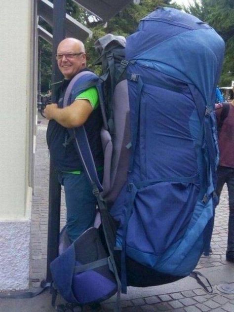 36 Pics of Big Things That'll Make You Think You Did A Bunch of Drugs Big Backpack, Sunny Flowers, Very Funny Memes, Funny Photoshop, Thru Hiking, Hiking Tips, Big Things, Camping Backpack, Awkward Moments