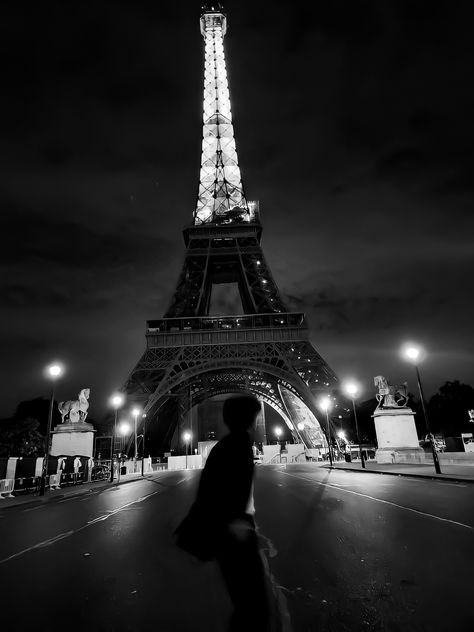 Paris Black And White, Paris Wallpaper, Paris Aesthetic, Instagram Layout, Jeon Jungkook Photoshoot, Black And White Wallpaper, Anime Artwork Wallpaper, Bts Aesthetic Pictures, Army Girlfriend Style