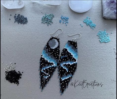 Luna Moth Beaded Earrings, Beaded Northern Lights, Northern Lights Beaded Earrings, Raven Beaded Earrings, Seed Bead Jewelry Patterns, Seed Bead Crafts, Beaded Earrings Native, Bead Earring, Bracelets Handmade Diy