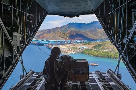 A U.S. Air Force loadmaster assigned to the 36th Airlift Squadron prepares to deploy a low-cost, low-altitude bundle from a C-130 Hercules aircraft during Balikatan 2014 near Subic Bay, Philippines, May 13, 2014. Balikatan is an annual bilateral training exercise designed to increase interoperability between the Armed Forces of the Philippines and the U.S. military when responding to natural disasters. Air Force Loadmaster, Us Air Force Aesthetic, Loring Air Force Base, Subic Bay Philippines, Aviano Italy Air Force Base, Armed Forces Of The Philippines, Air Force Aesthetic Military, Philippine Star, Air Force Bmt Memes