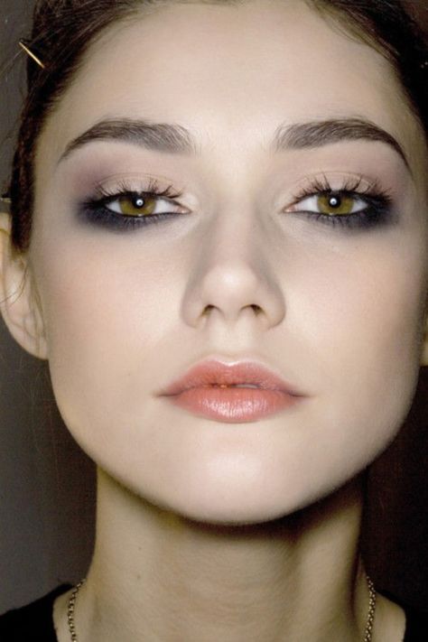 smokey under eye Trucco Smokey Eye, Fall Makeup Trend, Under Eye Makeup, Soft Modern, Dark Makeup, Kesha, Smokey Eyes, Make Up Looks, Fall Makeup