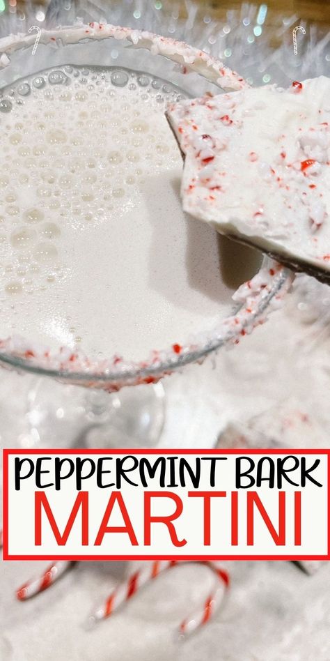 Peppermint Bark Martini Peppermint Bark Martini Recipe, Peppermint Liquor Drinks, Peppermint Bark Martini, Baileys Martini, Cocktail Contest, Christmas Peppermint Bark, Drinking Ideas, Peppermint Martini, Christmas Martini