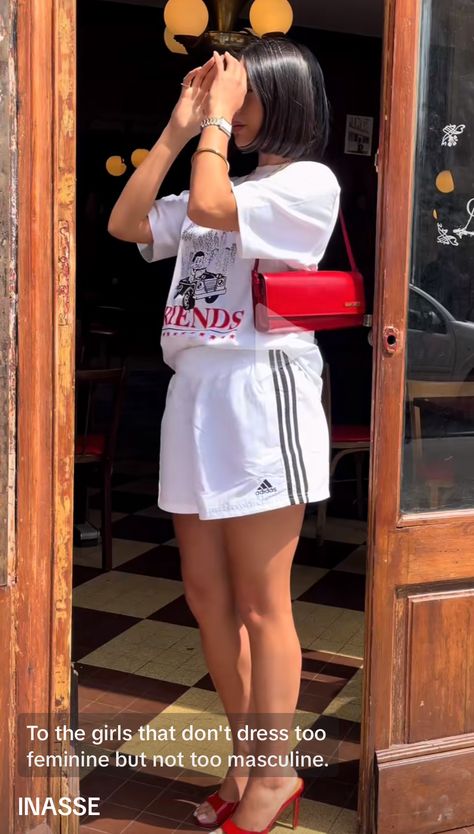 White Bar Outfit, Hangout Outfit Ideas With Friends, Outfit Ideas With Friends, Hangout Outfit Ideas, Cinema Ootd, Look Cinema, Hangout Outfit, Ideas With Friends, Stile Kylie Jenner