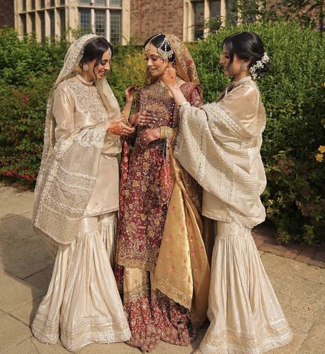 Desi Wedding Bridesmaids, Nikkah Outfits For Sisters, Pakistani Nikkah Dress For Sister, Desi Bridesmaids Aesthetic, Desi Bridesmaids Outfits, Wedding Dress Pakistani Sisters, Wedding Dresses For Brides Sister, Pakistani Bridesmaids Outfits, Nikaah Aesthetics