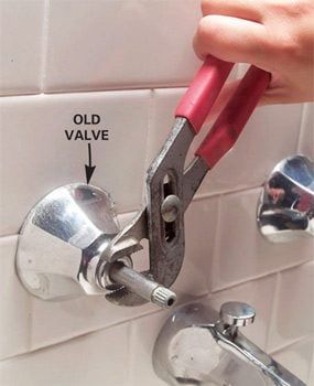 How to Replace a Two-Handle Shower Valve With a Single-Handle Unit (DIY) Replace Bathtub Faucet, Shower Faucet Repair, Shower Plumbing, Painting Shower, The Family Handyman, Shower Diverter, Roman Tub Faucets, Faucet Repair, Shower Fixtures