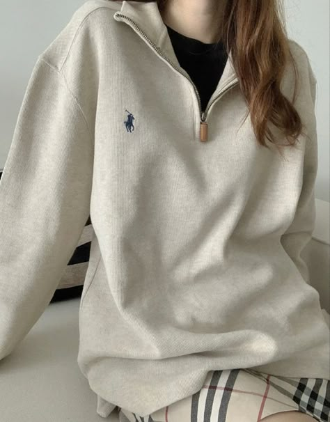 Old Money Comfy Outfit, Half Zip Sweatshirt Outfit, Polo Aesthetic, Skandinavian Fashion, Ralph Lauren Sweatshirt, Casual Day Outfits, Embroidered Sweater, Ralph Lauren Outfits, Casual Style Outfits