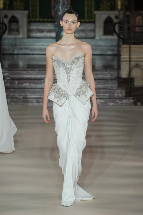 Gaurav Gupta Gowns, Fame Dr Dresses, Indie Wedding Dress, Wedding Gown Trends, Avant Garde Dresses, Alta Moda Bridal, Couture 2024, Gaurav Gupta, Wedding Dress Flowy