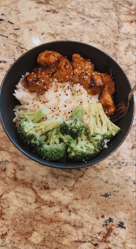 Teriyaki chicken with rice and broccoli Broccoli Lunch, Chicken And Rice With Broccoli, Chicken Rice Broccoli, Teriyaki Chicken And Rice, Chicken And Brown Rice, Broccoli Rice, Chicken Meal Prep, Delicious Vegetables, How To Cook Rice