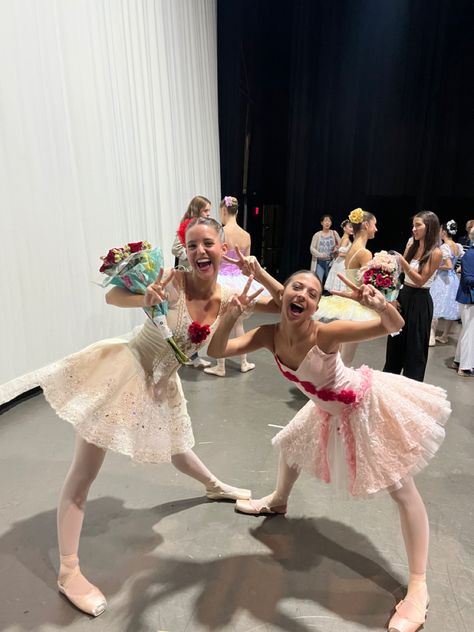 Dance Friends Aesthetic, Ballet Duo, Ballerina Friends, Ballet Recital, Dancer Lifestyle, Dance Comp, Ballet Dance Videos, Dance Picture Poses, Ballet Studio