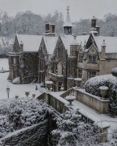 Academia House, Mansion Aesthetic, Castle Combe, Castle Aesthetic, Dark Academia Aesthetic, Academia Aesthetic, Light Academia, Winter Aesthetic, Future House