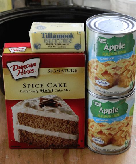 Apple Spice Dump Cake, Spice Dump Cake, Dump Cake Recipe, Apple Spice Cake, Crock Pot Desserts, Apple Spice, Dump Meals, Slow Cooker Desserts, Duncan Hines