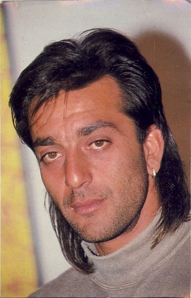 Sanjay Dutt Jail Photo, Sanjay Dutt Attitude Pic, Sanju Baba, Brad Pitt Hair, Bob Marley Pictures, Sanjay Dutt, Room Wall Colors, Bollywood Photos, 90s Bollywood