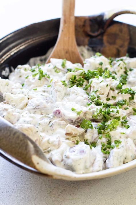 Creamy homemade potato salad with a mayo-sour cream dressing, fresh chives, and tender red potatoes. This is a perfect summer side dish! Potato Salad With Sour Cream And Mayo, Sour Cream Potato Salad, Mayo Potato Salad, Vinegar Potato Salad, Sour Cream Dressing, Homemade Potato Salad, Easy Spring Recipes, Potatoe Salad, Homemade Potato Salads