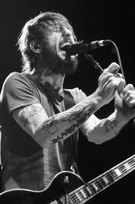 Ben Bridwell of Band of Horses...great band and good looking man... Facts About Cats, Band Of Horses, City And Colour, I Tunes, Sing To Me, Music Heals, Musical Group, Types Of Music, Music Icon