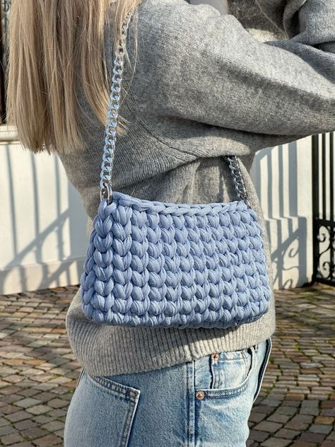 Handmade crochet bag made in Italy from recycled fabrics✨🤍 Crochet Bags Ideas, Crochet Ideas Bag, How To Crochet A Bag, Crochet Backpack Pattern, Handbags Design, Diy Crochet Bag, Beginner Crochet Tutorial, Crochet Backpack, Womens Crochet Patterns