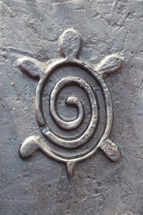 Spiral Turtle #petroglyph Clay Stamps, Pattern Stamping, Turtle Tattoo, Turtle Art, A Turtle, Native Art, Native American Art, Stone Carving, Labyrinth