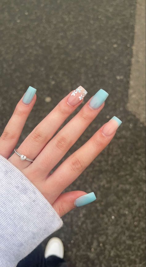 Light Blue And White Nails Coffin, Light Blue Acrylic Nails With Flower, Cute Nails For Homecoming Simple, Sky Blue Nails With Design, Cute Short Acrylic Nails Light Blue, Nail Design Blue And White, Blue And White Nails Flower, Plain Nail Ideas Summer, Cute Short Square Nails One Color