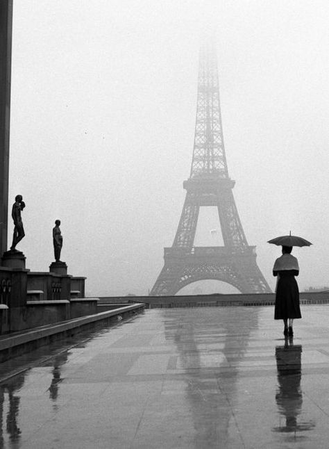 Rainy day in Paris, 1955 Rainy Day In Paris, Rainy Paris, Day In Paris, Old Paris, Paris Aesthetic, Paris Photography, Grand Palais, The Eiffel Tower, Oui Oui