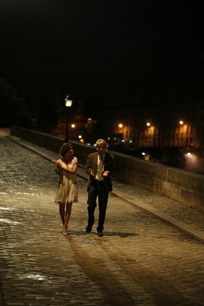 Midnight In Paris Aesthetic, Paris Movie, Woody Allen Movies, Midnight In Paris, Paris Wallpaper, I Love Cinema, Movie Shots, Paris Aesthetic, Woody Allen