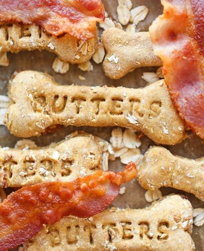 Bacon Dog Treats, Dogs Treats, Bacon Dog, Dog Biscuit Recipes, Easy Dog Treats, Dog Treats Homemade Recipes, Food Dog, Diy Dog Treats, Puppy Treats