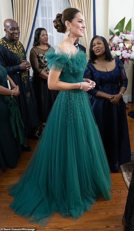 Vestidos Kate Middleton, Jamaica Pictures, Emerald Gown, Düşes Kate, Looks Kate Middleton, Visit Jamaica, Kate Middleton Dress, Kate Middleton Outfits, Kate Middleton Prince William