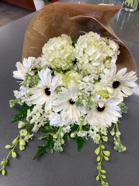 Daisy And Hydrangea Bouquet, Hydrangeas And Daisies, Roses And Gerberas Bouquet, Flowers Moodboard, Gerbera Wedding, Gerbera Daisy Bouquet, Sympathy Bouquets, Gerbera Bouquet, Bouquet Box