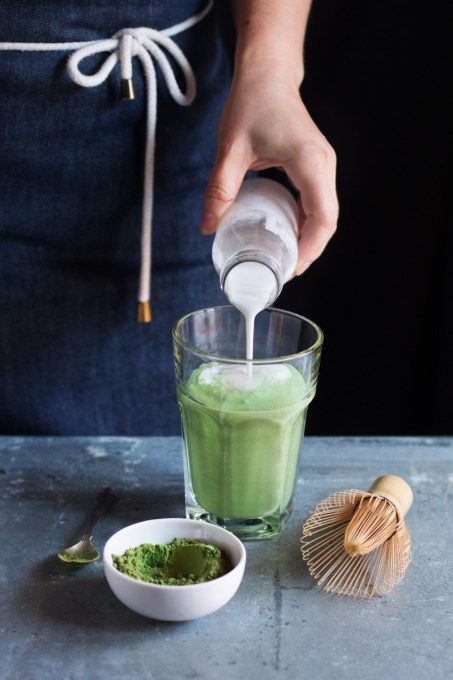 Let's Talk About Matcha Tea - Lavender and Lovage Cleanse Soup, Smoothies Vegan, Matcha Latte Recipe, Matcha Milk, Biscuits Graham, Iced Matcha Latte, Matcha Drink, Matcha Recipe, Organic Matcha