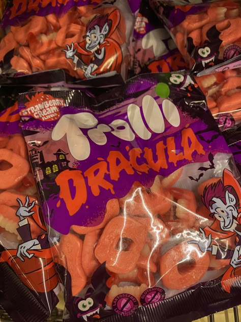 | halloween | candy | candies | orange | fall | spooky season | trick or treat | aesthetic | inspo | Halloween Sweets Aesthetic, Halloween Snacks Aesthetic, Halloween Candy Aesthetic, Trick Or Treat Aesthetic, Trick Or Treating Aesthetic, October Core, Purple Orange Aesthetic, Girl Vs Monster, Mixed Wallpaper