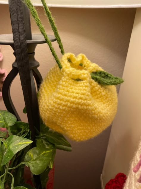 Lemon Drawstring Bag Crochet, Lemon Pouch Crochet, Crochet Blueberry Bag, Lemon Crochet Bag, Yellow Things To Crochet, Crochet Food Bag, Crochet Duck Bag, Fruit Crochet Bag, Crochet Lemons