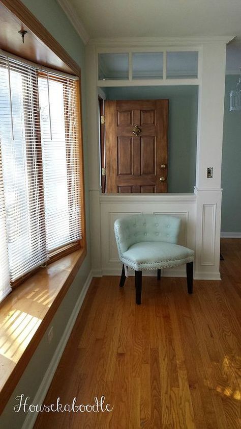 Diy Transom Window, Window Entryway, Diy Chairs, Wainscoting Wall, Palladian Blue, Blue Wall Colors, Divider Ideas, Transom Window, Pony Wall