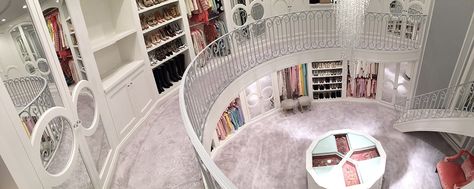 Mansions Luxury Inside, Chanel Oberlin Room, Scream Queens Closet, Chanel Oberlin Closet, Scream Queens Quotes Chanel, Chanel 3 Scream Queens, Chanel 5 Scream Queens, Hogwarts Bedroom, Chanel Bedroom