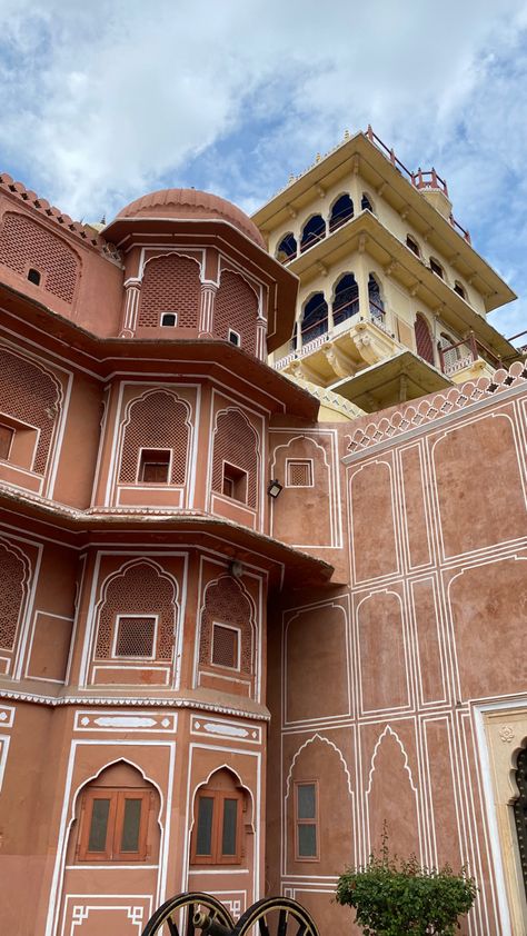 Jaipur Snap, Crazy Rich Asians Aesthetic, Jaipur Aesthetic, Jaipur City Palace, Jaipur Trip, City Palace Jaipur, Rajasthan Tourism, Jaipur Travel, Travel Destinations In India