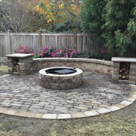 Circle Patio, Fire Pit Plans, Outdoor Fire Pit Area, Stone Walls Garden, Front Yard Patio, Landscaping Around Trees, Backyard Walkway, Walkway Landscaping, Backyard Seating Area