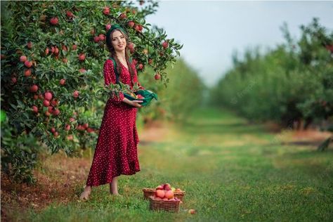 Apple Picking Photography, Apple Picking Photos, Pumpkin Patch Photography, Apple Farm, Fruit Picking, Fall Session, Farm Photography, Apple Orchard, 2 Girl