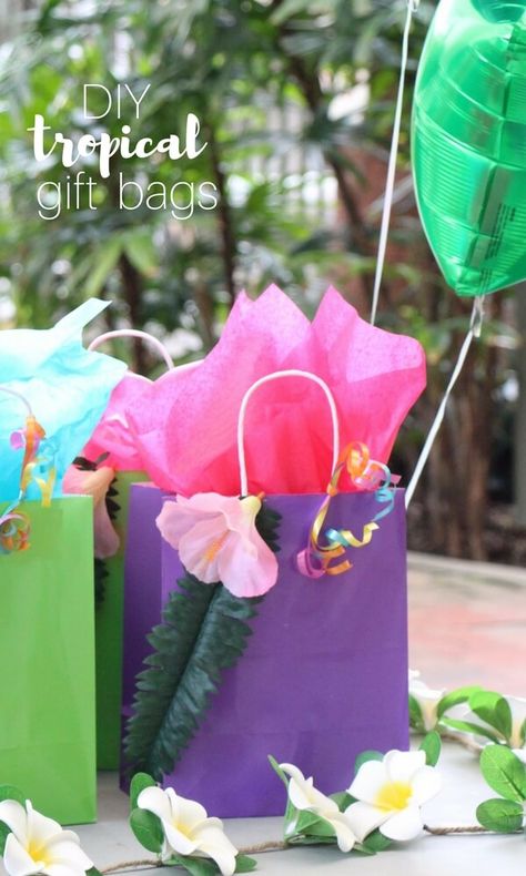 These DIY Tropical Gift Bags are perfect for a hotel staycation party - the lowest stress birthday party ever! Ideas For Party Games, Disney Moana Birthday Party, Loot Bag Ideas, Kids Gifts For Mom, Hotel Staycation, Moana Theme Birthday, Dream Birthday Party, Favor Bags Birthday, Goodie Bag Ideas